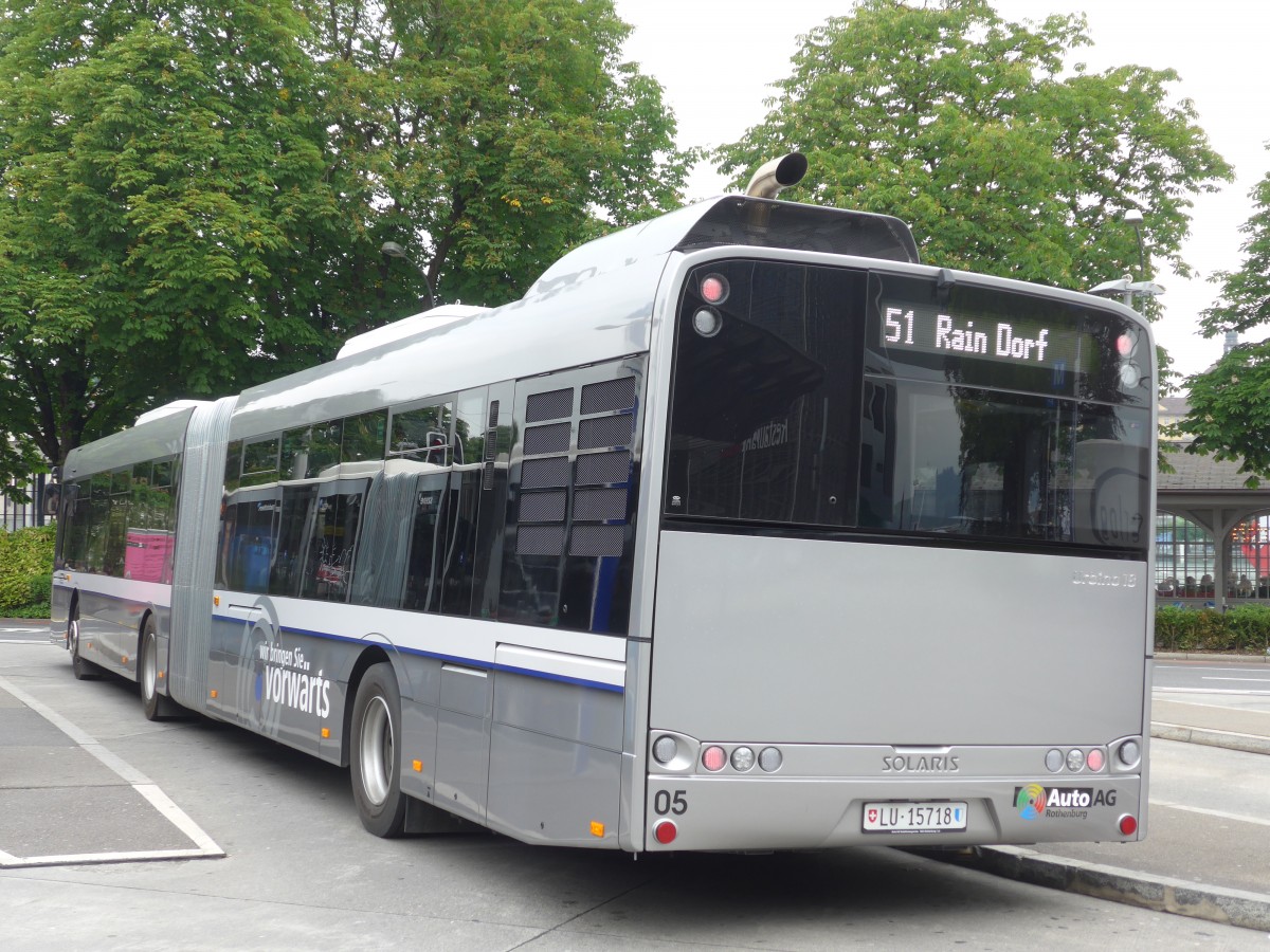 (160'589) - AAGR Rothenburg - Nr. 5/LU 15'718 - Solaris am 22. Mai 2015 beim Bahnhof Luzern