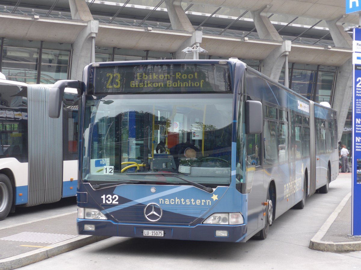 (160'590) - VBL Luzern - Nr. 132/LU 15'075 - Mercedes am 22. Mai 2015 beim Bahnhof Luzern