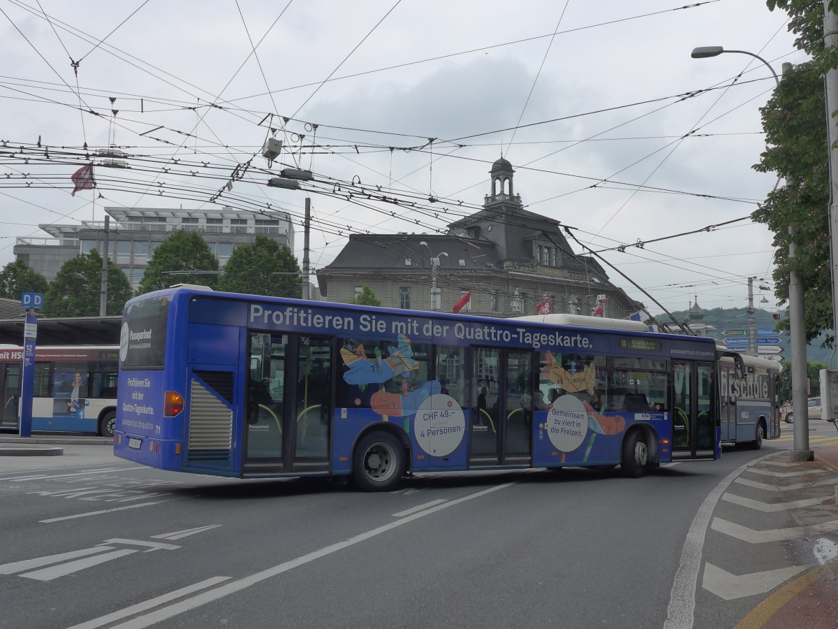 (160'599) - VBL Luzern - Nr. 71/LU 15'016 - Mercedes am 22. Mai 2015 beim Bahnhof Luzern