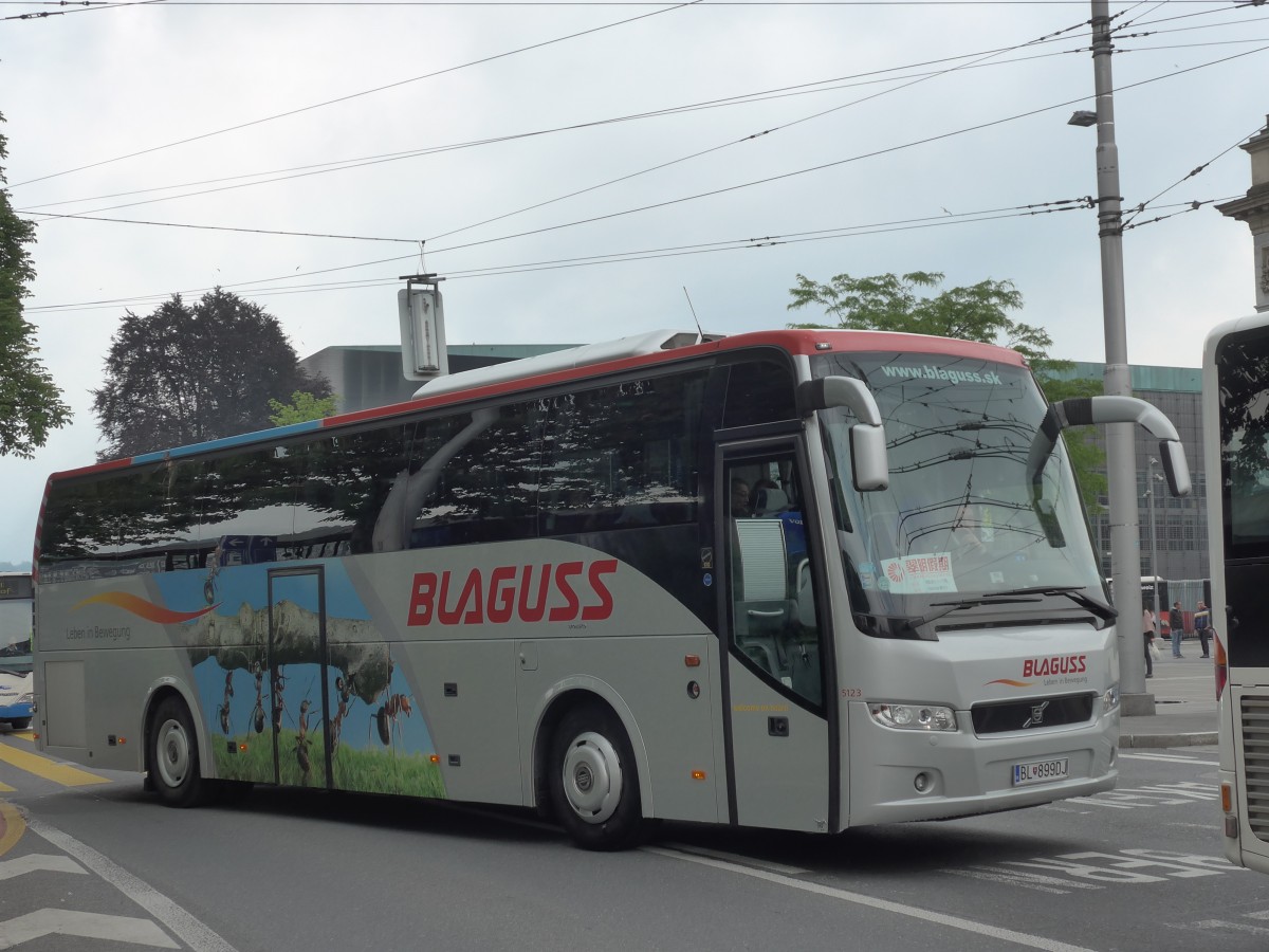 (160'615) - Aus der Slowakei: Blaguss, Bratislava - Nr. 5123/BL-899DJ - Volvo am 22. Mai 2015 beim Bahnhof Luzern