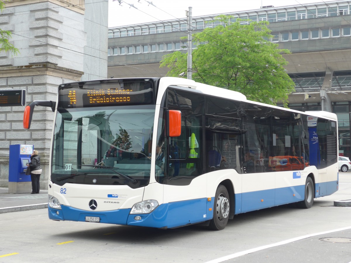 (160'633) - VBL Luzern - Nr. 82/LU 250'372 - Mercedes am 22. Mai 2015 beim Bahnhof Luzern