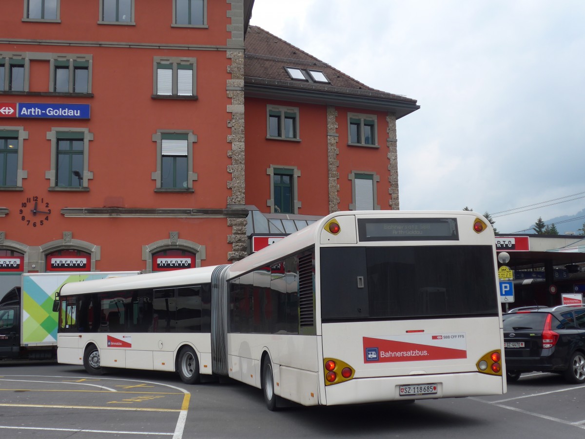 (160'677) - AAGS Schwyz - Nr. 85/SZ 118'685 - Solaris (ex VR La Chaux-de-Fonds Nr. 261) am 22. Mai 2015 beim Bahnhof Arth-Goldau