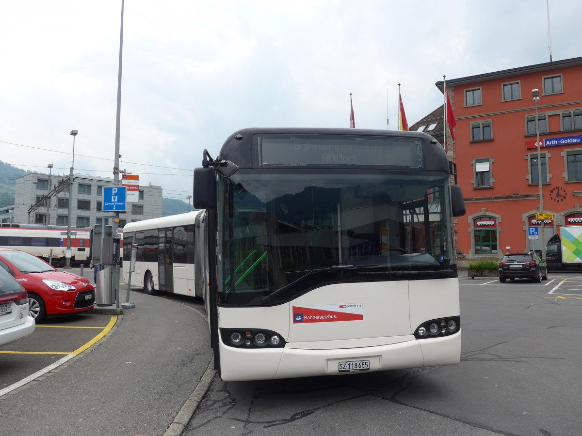 (160'679) - AAGS Schwyz - Nr. 85/SZ 118'685 - Solaris (ex VR La Chaux-de-Fonds Nr. 261) am 22. Mai 2015 beim Bahnhof Arth-Goldau