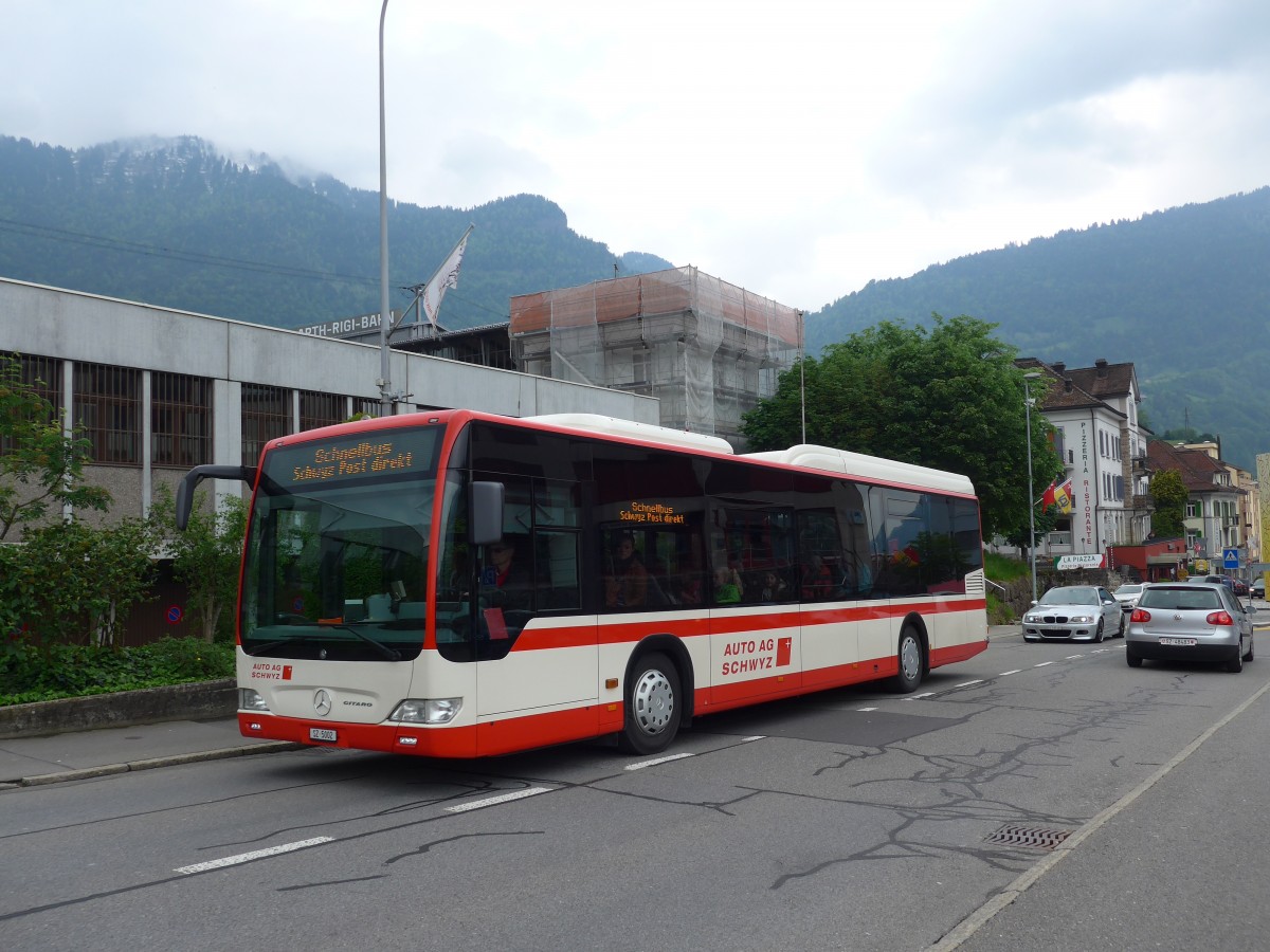 (160'680) - AAGS Schwyz - Nr. 2/SZ 5002 - Mercedes am 22. Mai 2015 beim Bahnhof Arth-Goldau