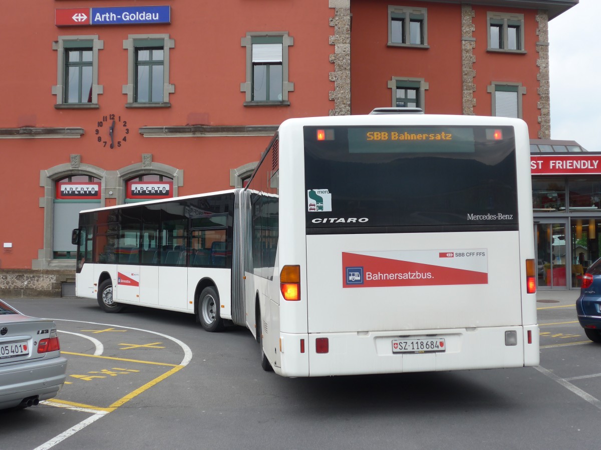 (160'682) - AAGS Schwyz - Nr. 84/SZ 118'684 - Mercedes (ex VR La Chaux-de-Fonds Nr. 228) am 22. Mai 2015 beim Bahnhof Arth-Goldau