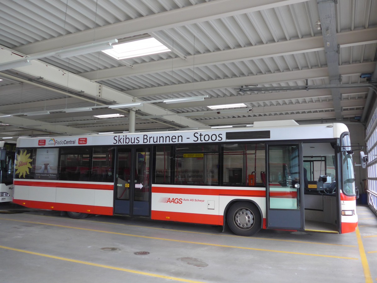 (160'692) - AAGS Schwyz - Nr. 1/SZ 5001 - Scania/Hess am 22. Mai 2015 in Ibach, Busdepot
