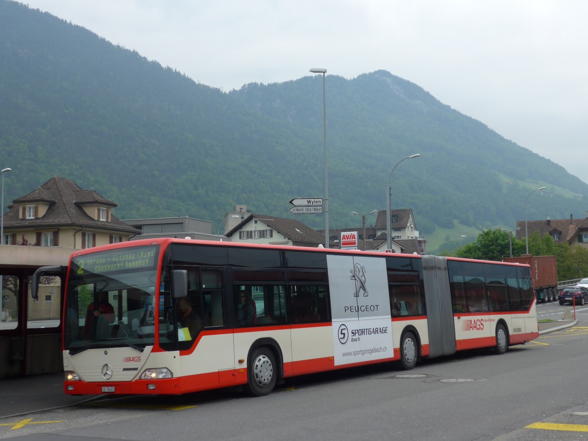 (160'706) - AAGS Schwyz - Nr. 22/SZ 70'422 - Mercedes am 22. Mai 2015 beim Bahnhof Brunnen
