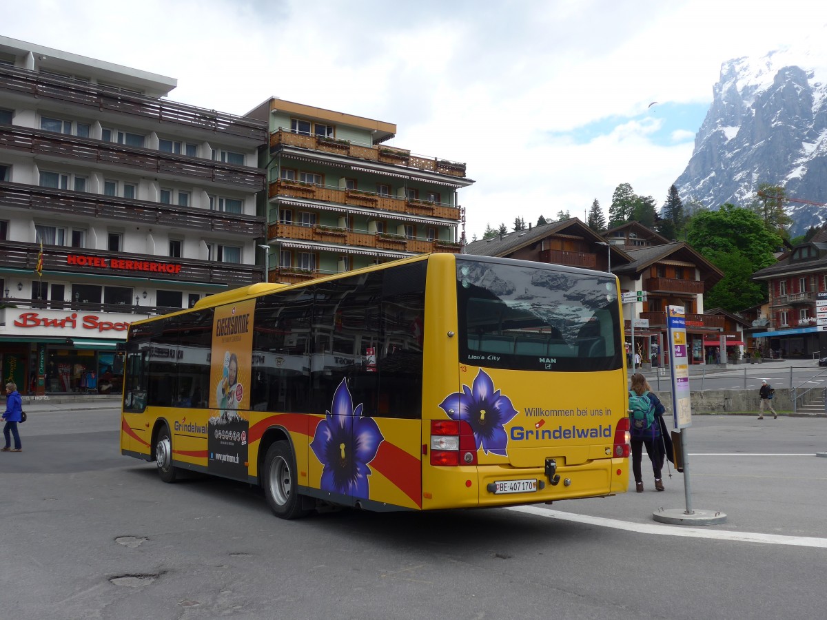 (161'027) - AVG Grindelwald - Nr. 13/BE 407'170 - MAN/Gppel am 25. Mai 2015 beim Bahnhof Grindelwald