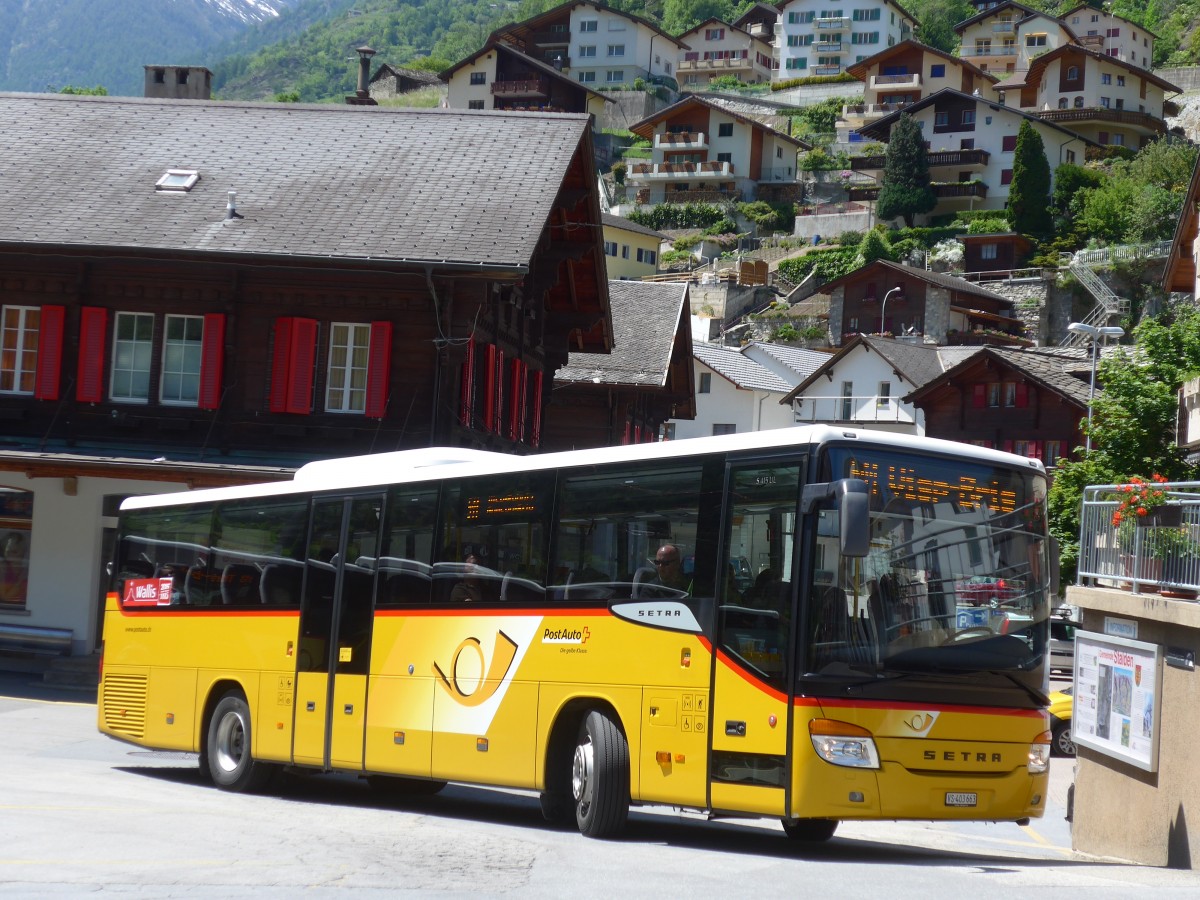 (161'136) - PostAuto Wallis - VS 403'663 - Setra am 27. Mai 2015 beim Bahnhof Stalden-Saas