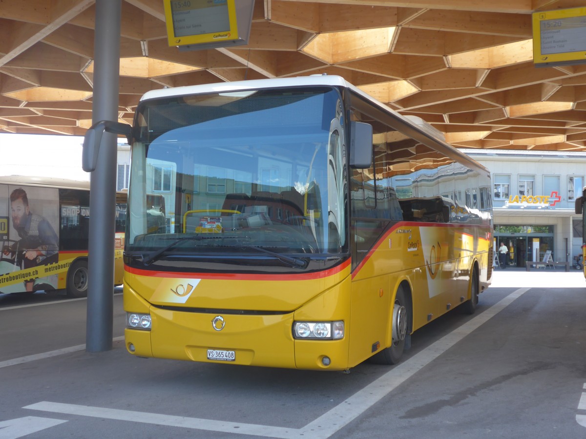 (161'163) - PostAuto Wallis - Nr. 18/VS 365'408 - Irisbus am 27. Mai 2015 beim Bahnhof Sion