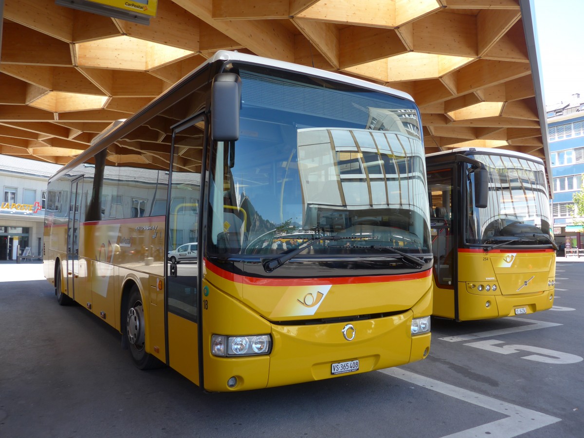 (161'172) - PostAuto Wallis - Nr. 18/VS 365'408 - Irisbus am 27. Mai 2015 beim Bahnhof Sion