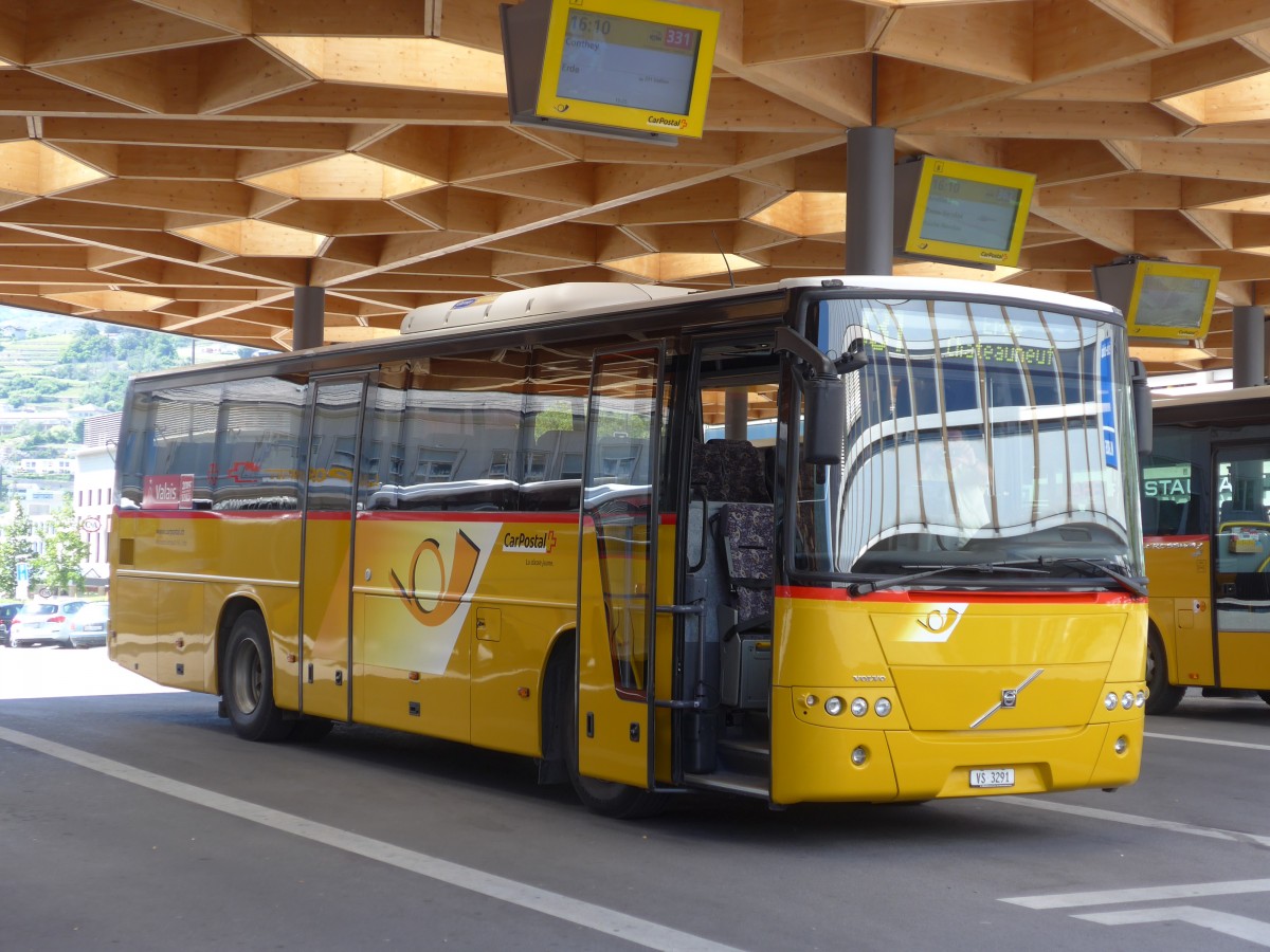 (161'177) - Evquoz, Erde - VS 3291 - Volvo am 27. Mai 2015 beim Bahnhof Sion