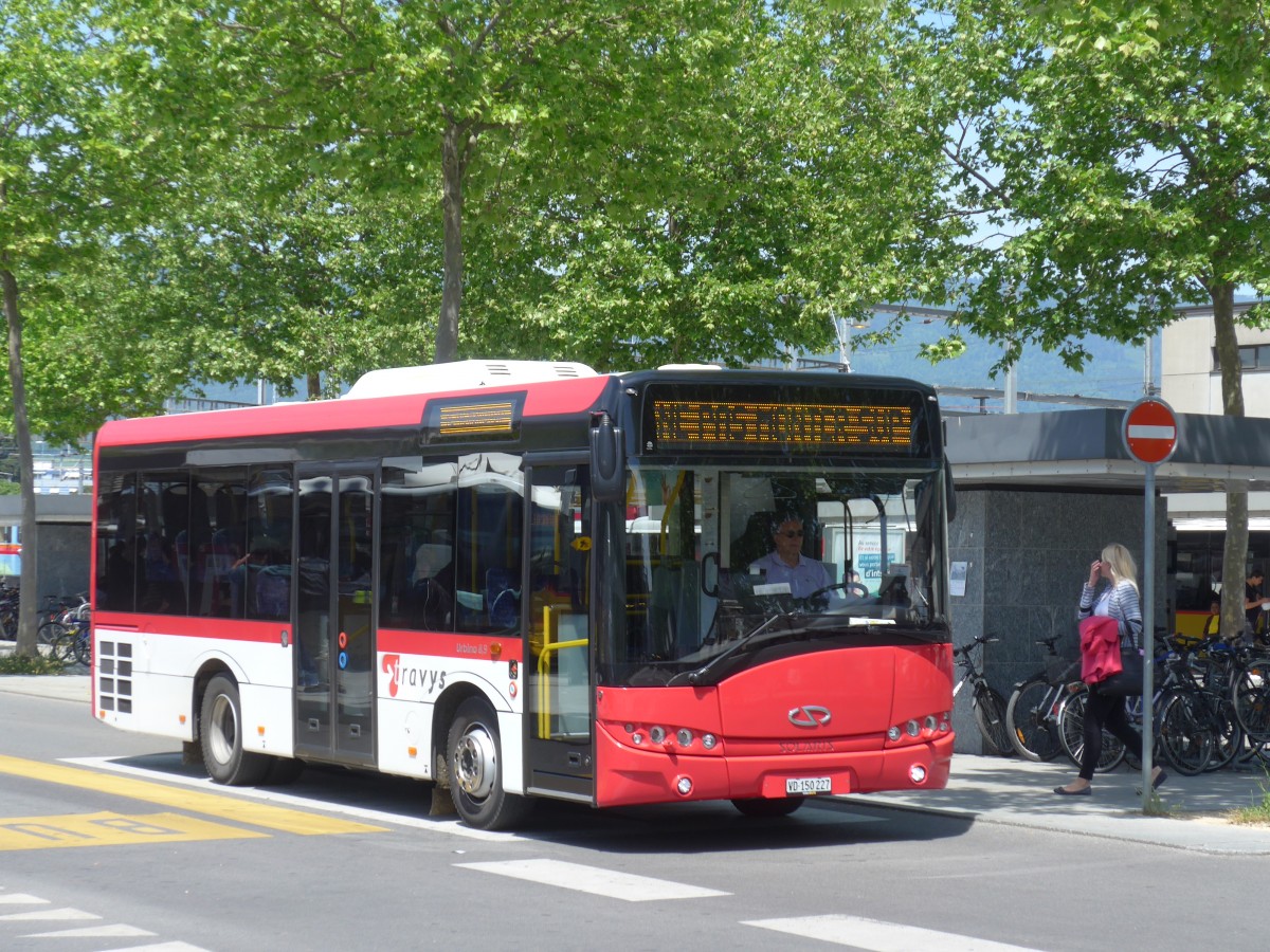 (161'307) - TRAVYS Yverdon - VD 150'227 - Solaris am 28. Mai 2015 beim Bahnhof Yverdon