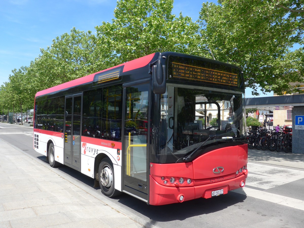 (161'315) - TRAVYS Yverdon - VD 150'227 - Solaris am 28. Mai 2015 beim Bahnhof Yverdon