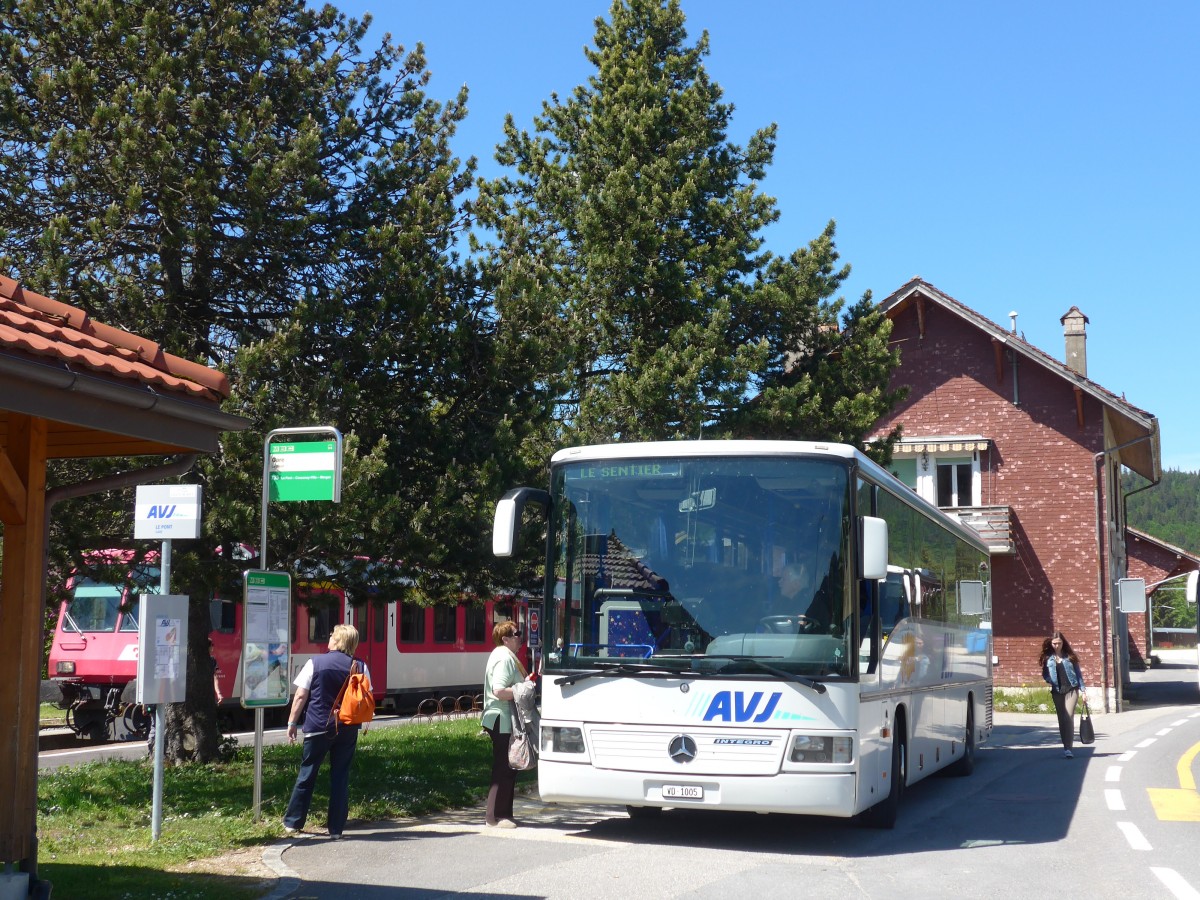 (161'360) - AVJ Les Bioux - Nr. 8/VD 1005 - Mercedes am 28. Mai 2015 beim Bahnhof Le Pont