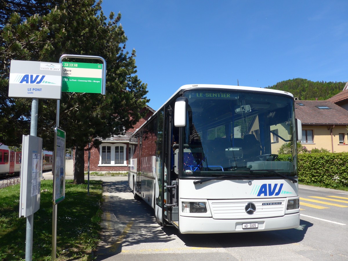 (161'363) - AVJ Les Bioux - Nr. 8/VD 1005 - Mercedes am 28. Mai 2015 beim Bahnhof Le Pont