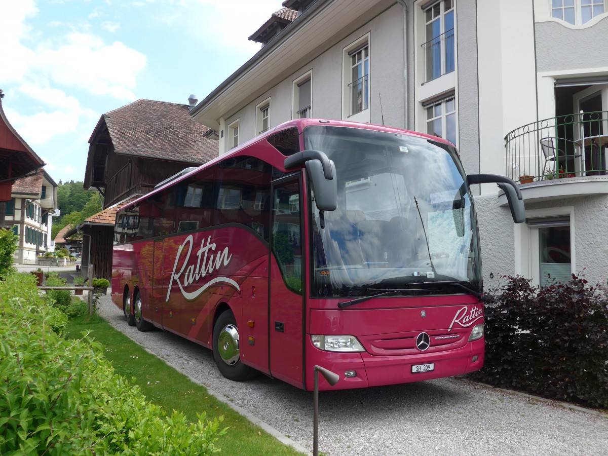 (161'469) - Rattin, Neuhausen - Nr. 9/SH 209 - Mercedes am 30. Mai 2015 beim Bahnhof Laupen