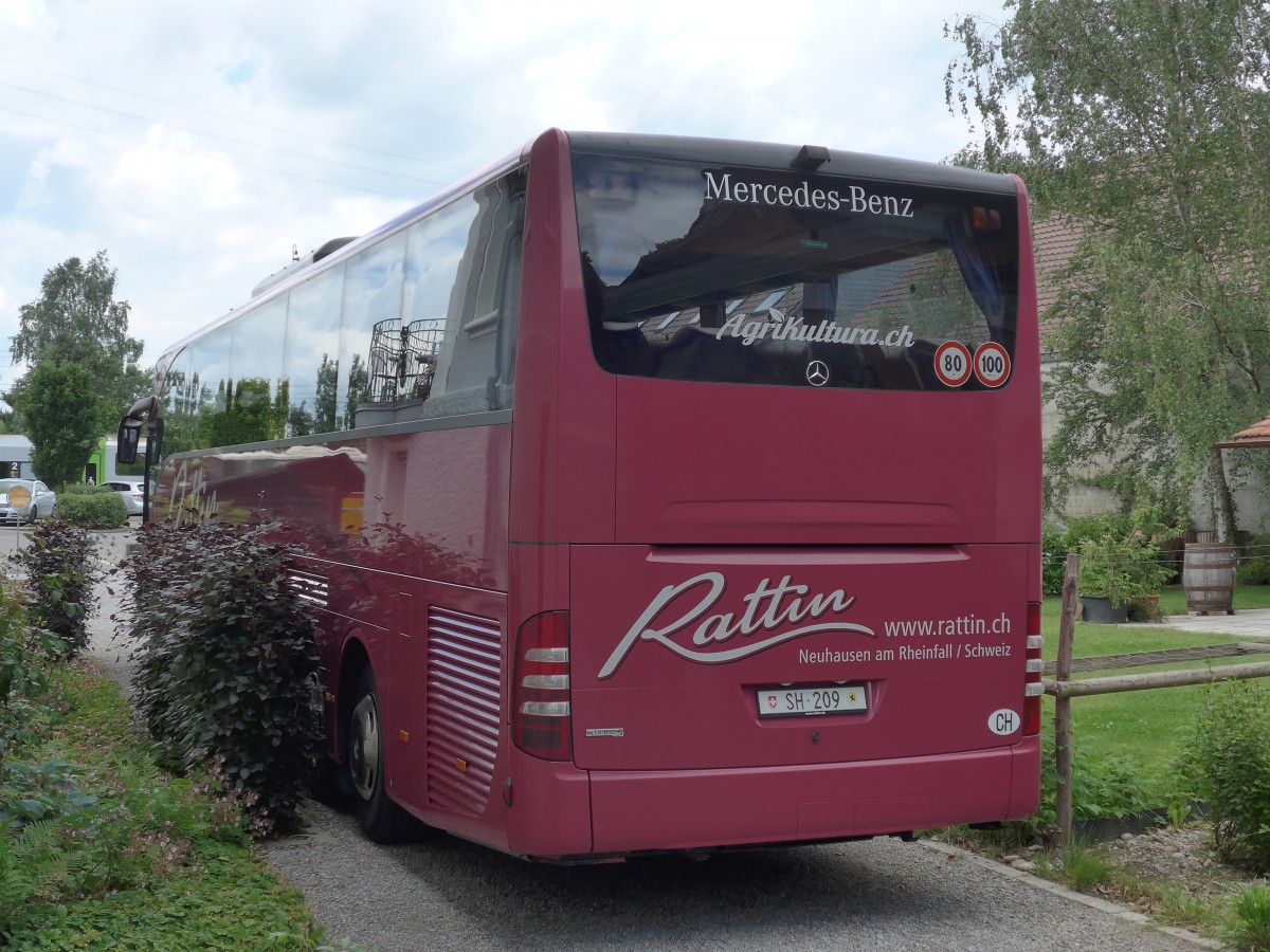 (161'471) - Rattin, Neuhausen - Nr. 9/SH 209 - Mercedes am 30. Mai 2015 beim Bahnhof Laupen