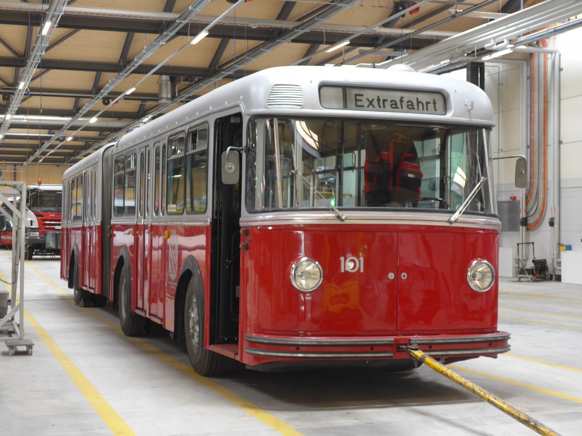 (161'671) - VW Winterthur - Nr. 101 - FBW/SWS Gelenktrolleybus am 31. Mai 2015 in Winterthur, Depot Grzefeld