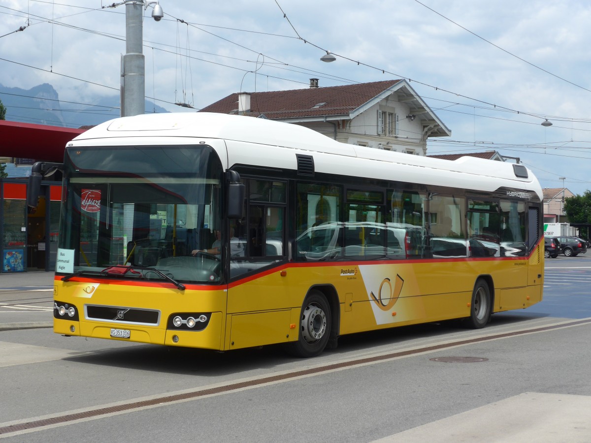 (162'346) - TPC Aigle - VS 353'316 - Volvo am 20. Juni 2015 beim Bahnhof Aigle