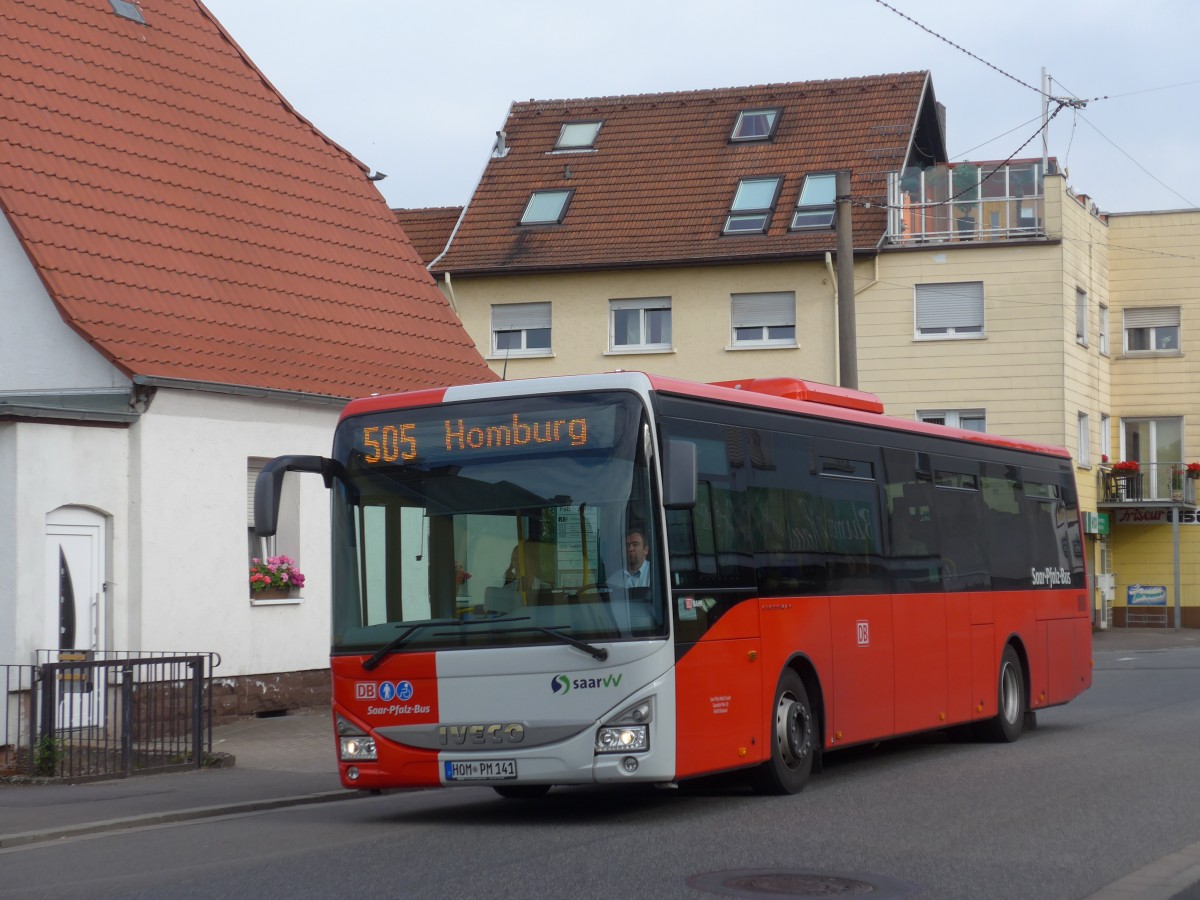 (162'561) - Saar-Pfalz-Mobil, Bexbach - HOM-PM 141 - Iveco am 25. Juni 2015 in Erbach, Fabrikstrasse