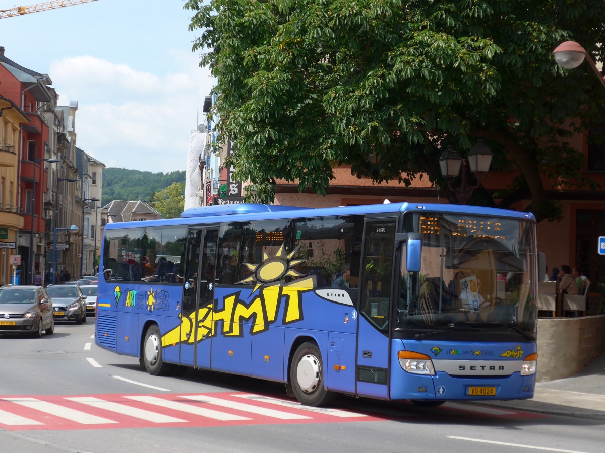(162'593) - Schmit, Schieren - VS 4024 - Setra am 25. Juni 2015 beim Bahnhof Ettelbruck