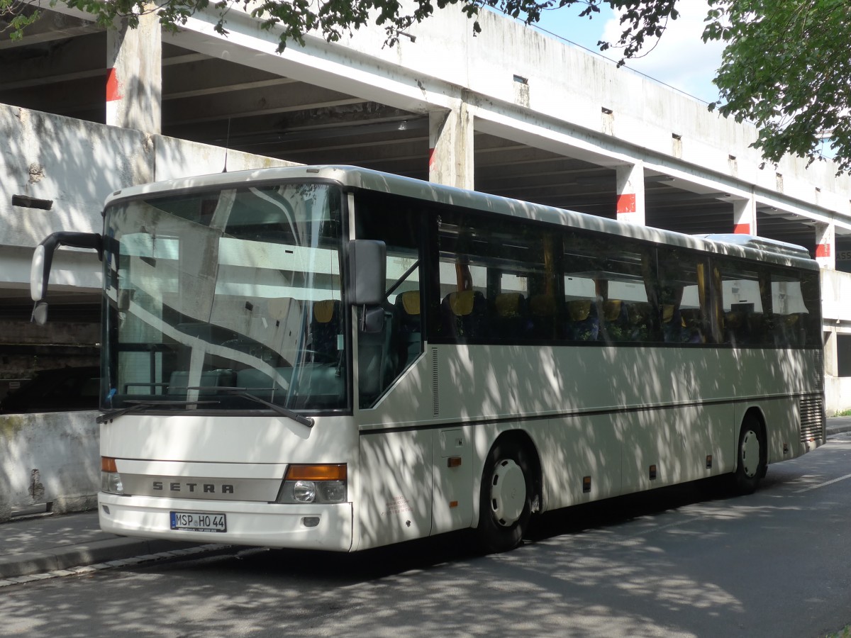 (162'704) - Hock, Steinfeld - MSP-HO 44 - Setra am 27. Juni 2015 beim Bahnhof Wrzburg