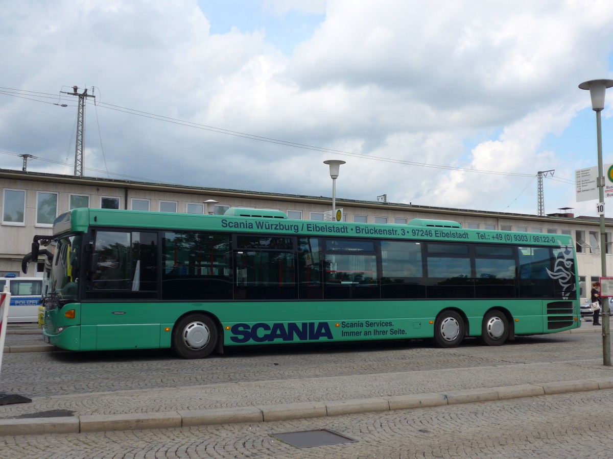 (162'732) - Schneider, Kreuzwertheim - MSP-NZ 77 - Scania am 27. Juni 2015 beim Bahnhof Wrzburg