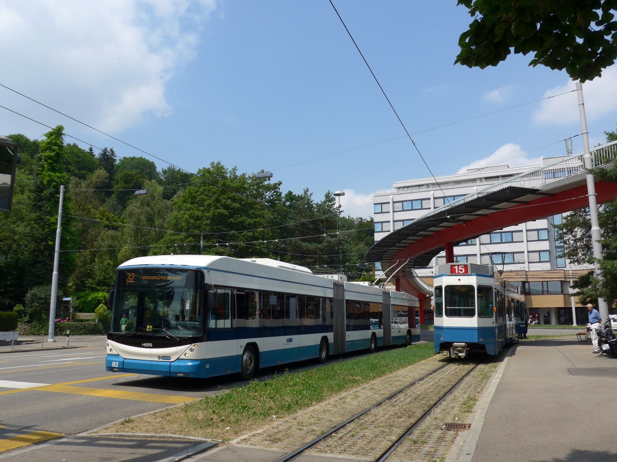 (162'959) - VBZ Zrich - Nr. 82 - Hess/Hess Doppelgelenktrolleybus am 6. Juli 2015 in Zrich, Bucheggplatz