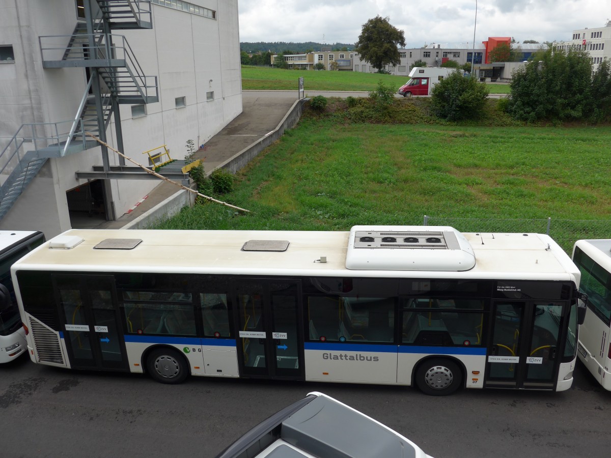 (163'405) - Maag, Kloten - Nr. 37/ZH 233'537 - Mercedes am 15. August 2015 in Bassersdorf, Buszentrum Glattal