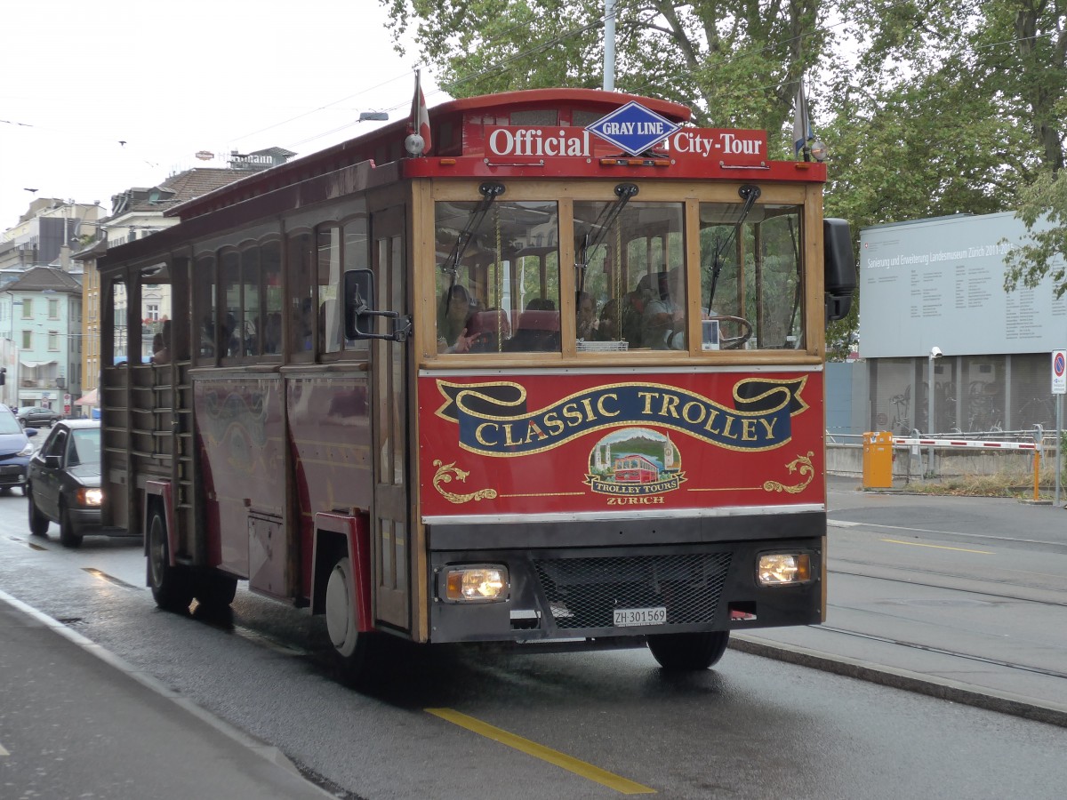 (163'437) - Meier, Zrich - ZH 301'569 - Classic Trolley am 15. August 2015 beim Bahnhof Zrich