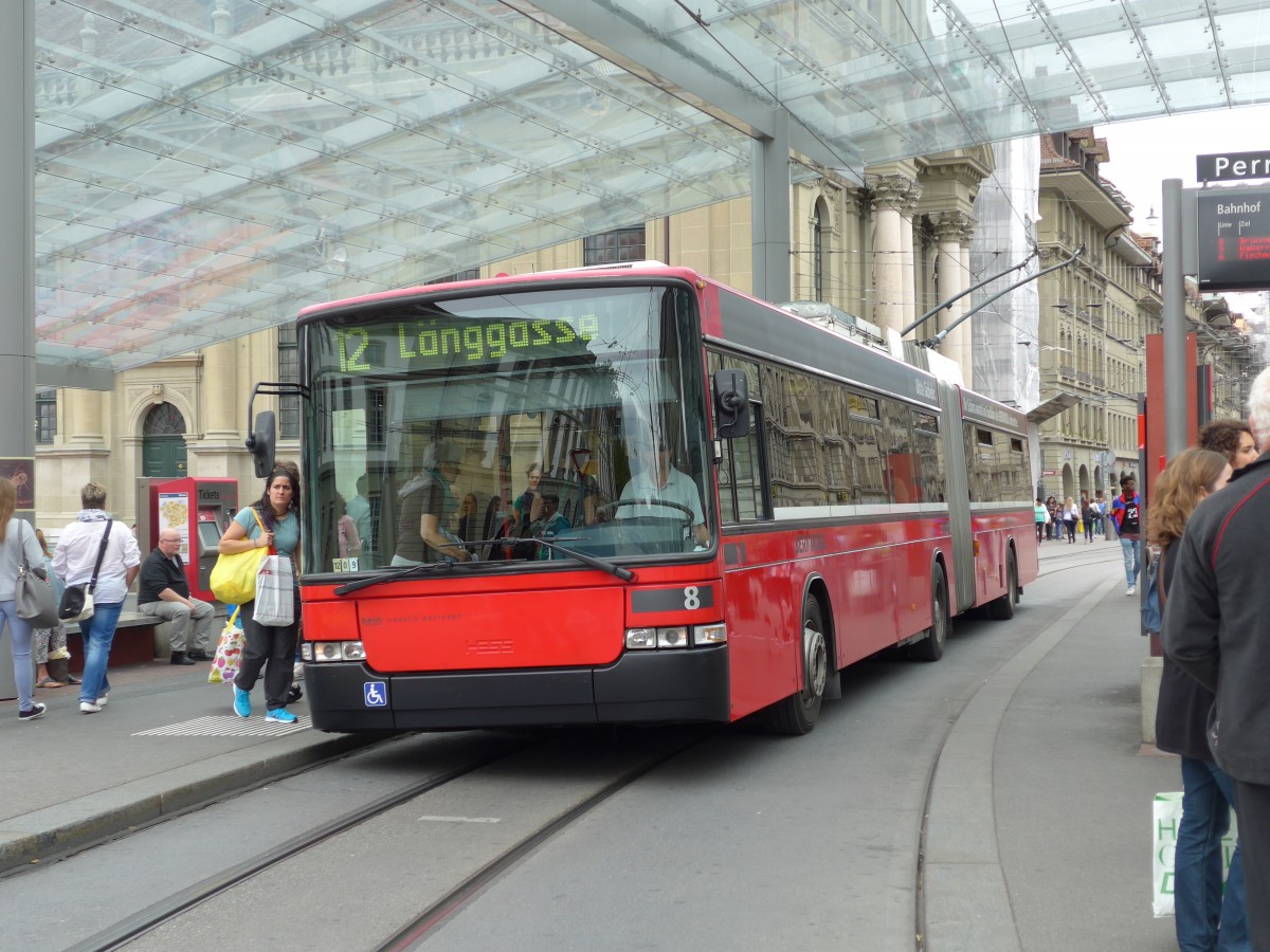 (163'467) - Bernmobil, Bern - Nr. 8 - NAW/Hess Gelenktrolleybus am 15. August 2015 beim Bahnhof Bern