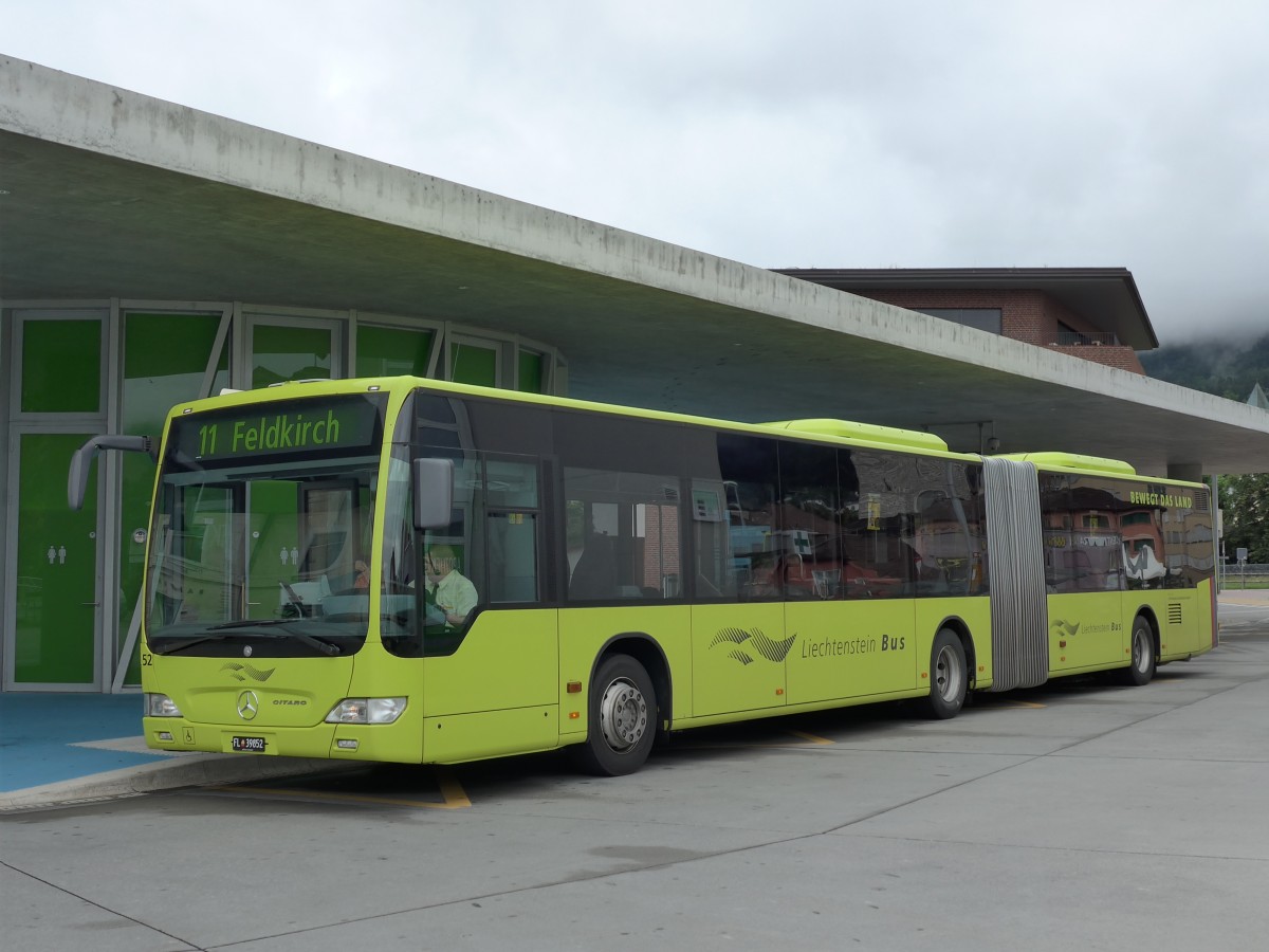 (163'507) - LBA Vaduz - Nr. 52/FL 39'852 - Mercedes am 16. August 2015 beim Bahnhof Schaan