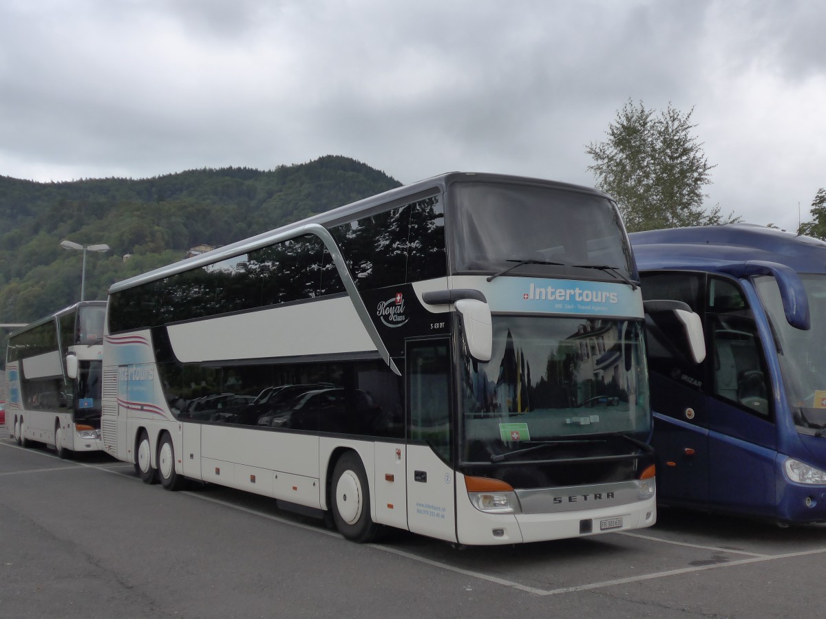 (163'654) - Intertours, Kerzers - Nr. 2/FR 300'630 - Setra am 19. August 2015 in Thun, Seestrasse