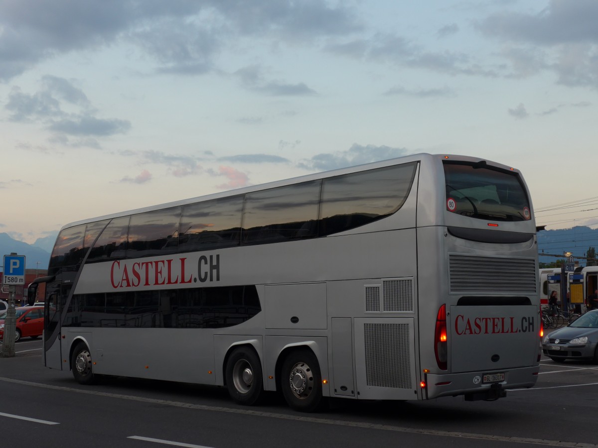 (164'258) - Castell, Nfels - GL 16'317 - Scania/Atomic am 30. August 2015 beim Bahnhof Thun