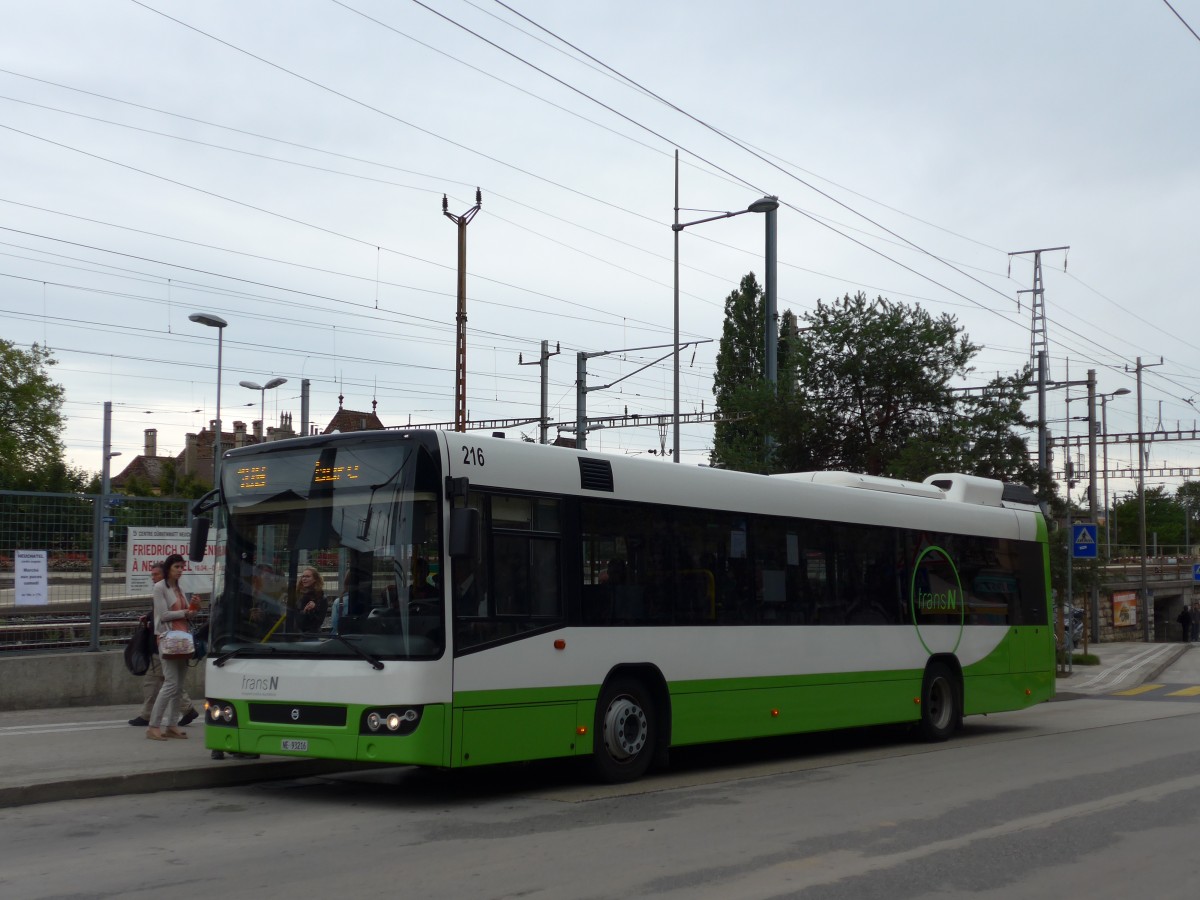 (164'767) - transN, La Chaux-de-Fonds - Nr. 216/NE 93'216 - Volvo (ex TN Neuchtel Nr. 216) am 15. September 2015 beim Bahnhof Neuchtel