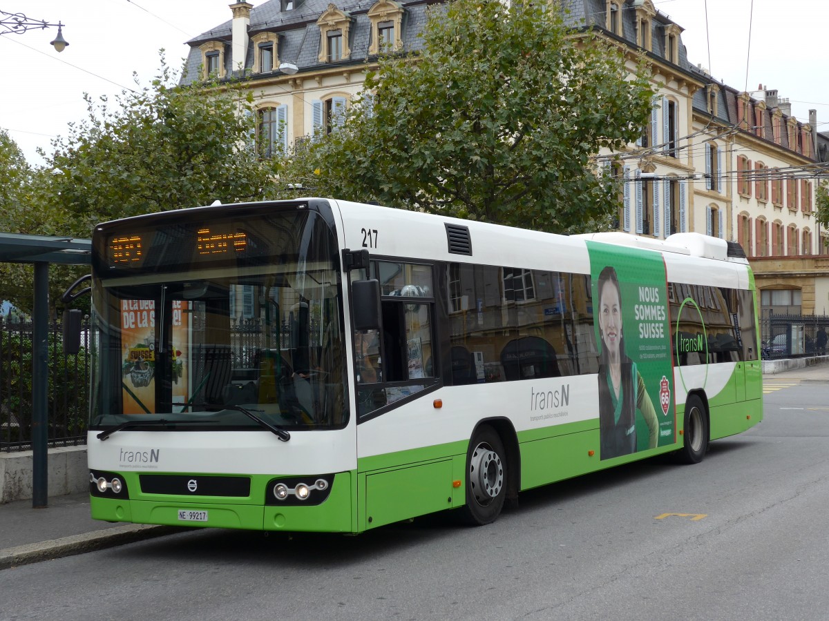 (164'788) - transN, La Chaux-de-Fonds - Nr. 217/NE 99'217 - Volvo (ex TN Neuchtel Nr. 217) am 15. September 2015 in Neuchtel, Place Pury