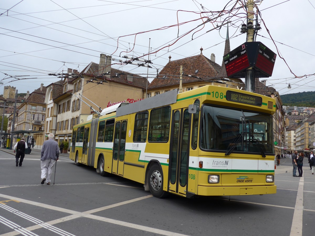 (164'798) - transN, La Chaux-de-Fonds - Nr. 108 - NAW/Hess Gelenktrolleybus (ex TN Neuchtel Nr. 108) am 15. September 2015 in Neuchtel, Place Pury