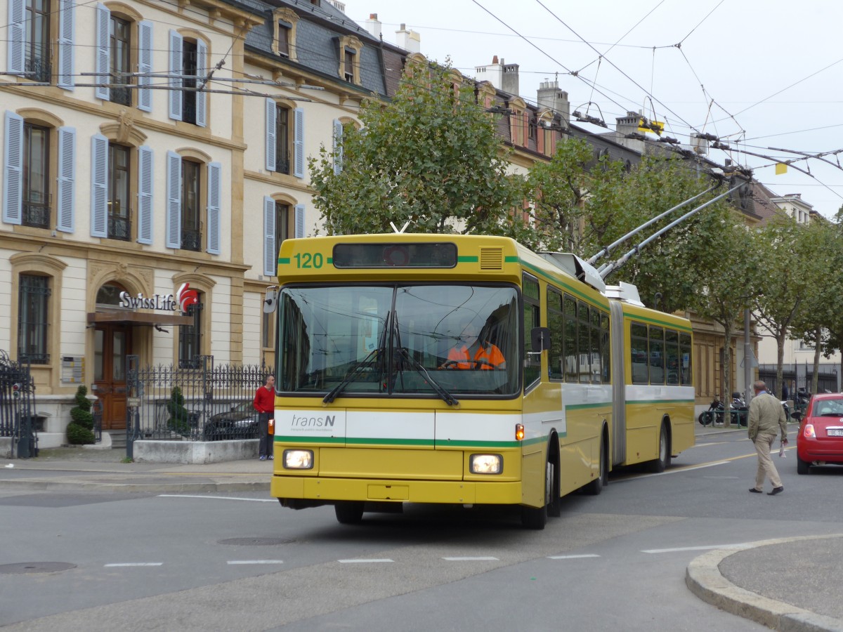 (164'811) - transN, La Chaux-de-Fonds - Nr. 120 - NAW/Hess Gelenktrolleybus (ex TN Neuchtel Nr. 120) am 15. September 2015 in Neuchtel, Place Pury