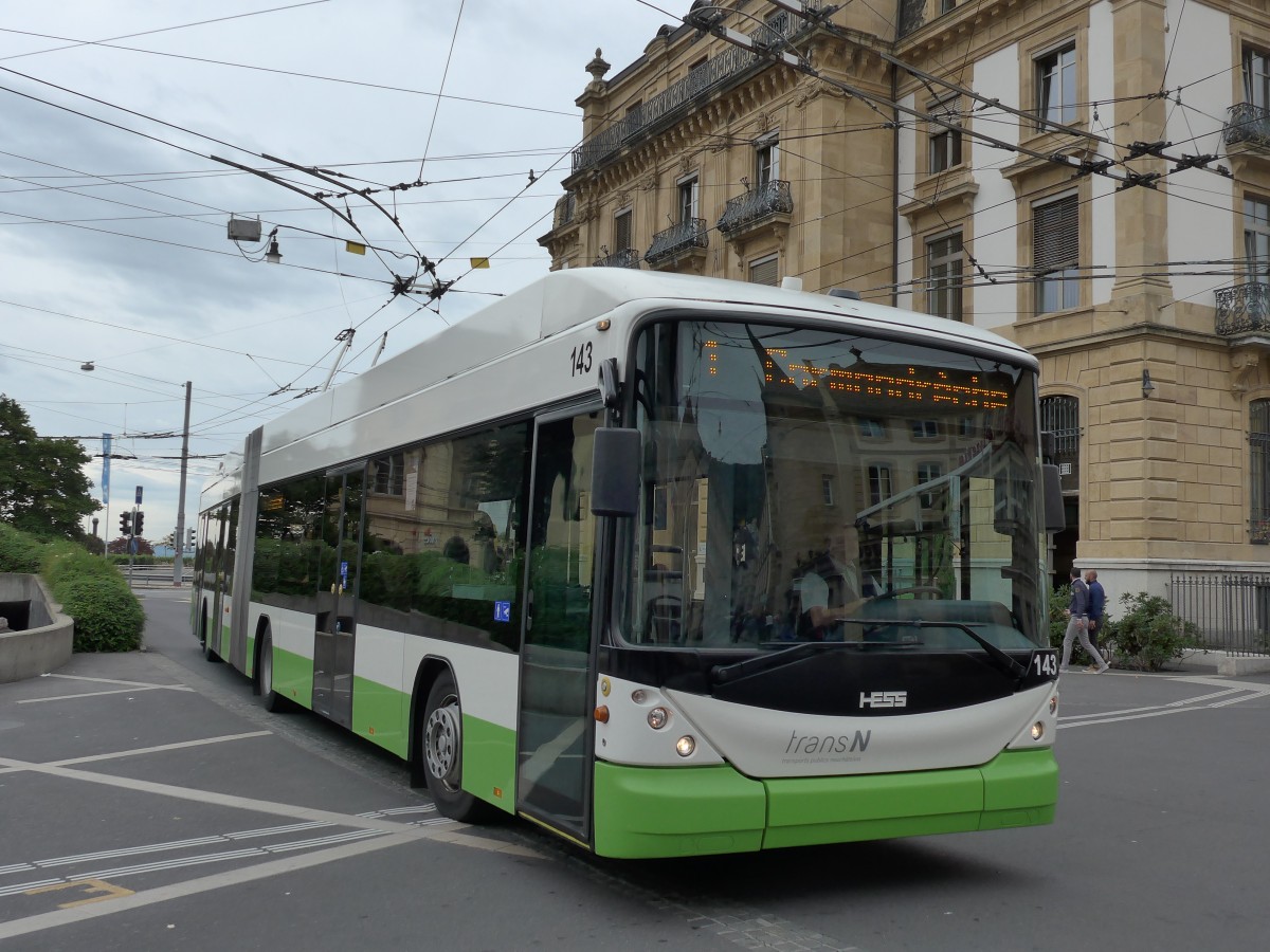 (164'816) - transN, La Chaux-de-Fonds - Nr. 143 - Hess/Hess Gelenktrolleybus (ex TN Neuchtel Nr. 143) am 15. September 2015 in Neuchtel, Place Pury