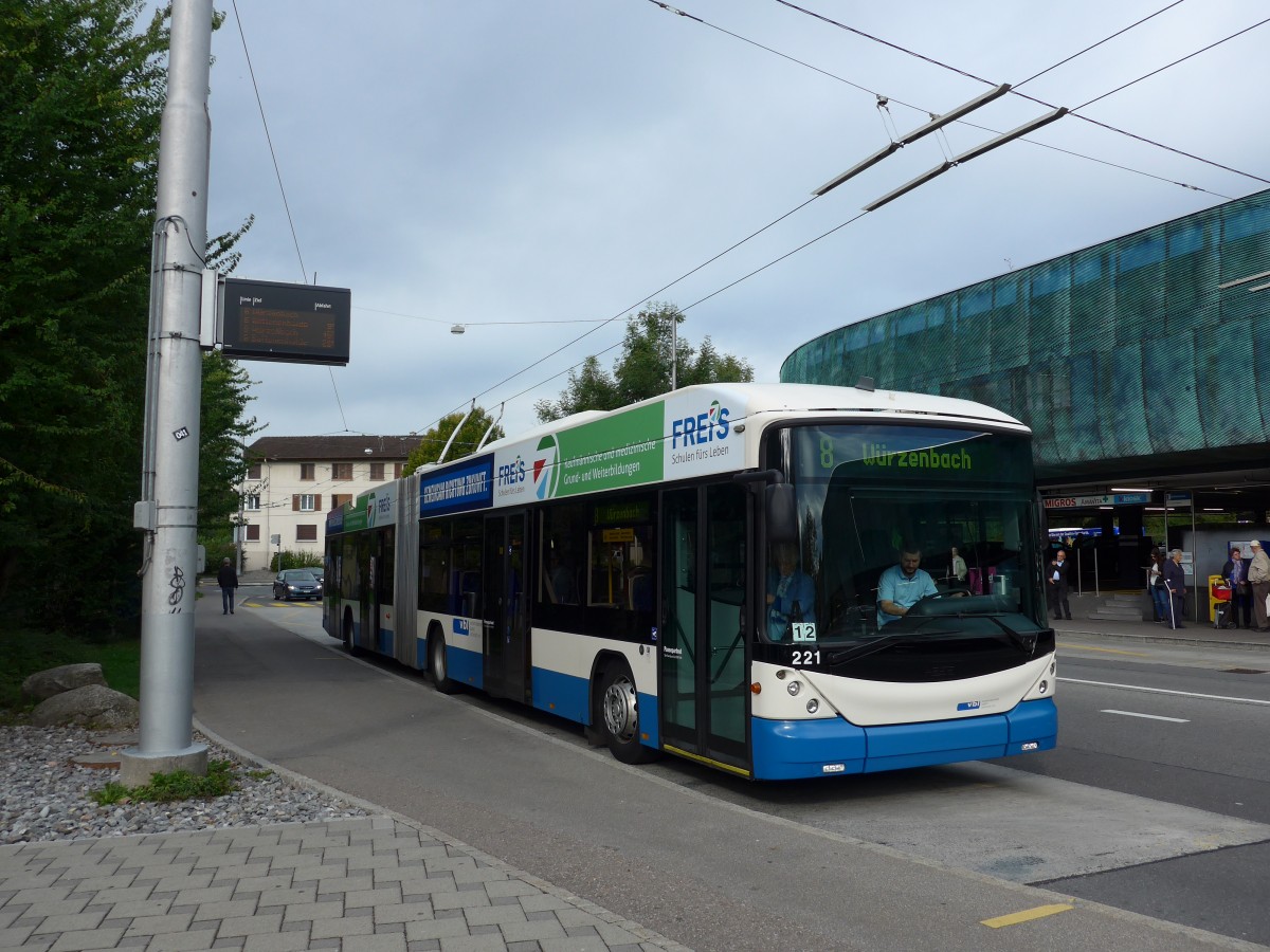 (164'871) - VBL Luzern - Nr. 221 - Hess/Hess Gelenktrolleybus am 16. September 2015 in Luzern, Brelstrasse