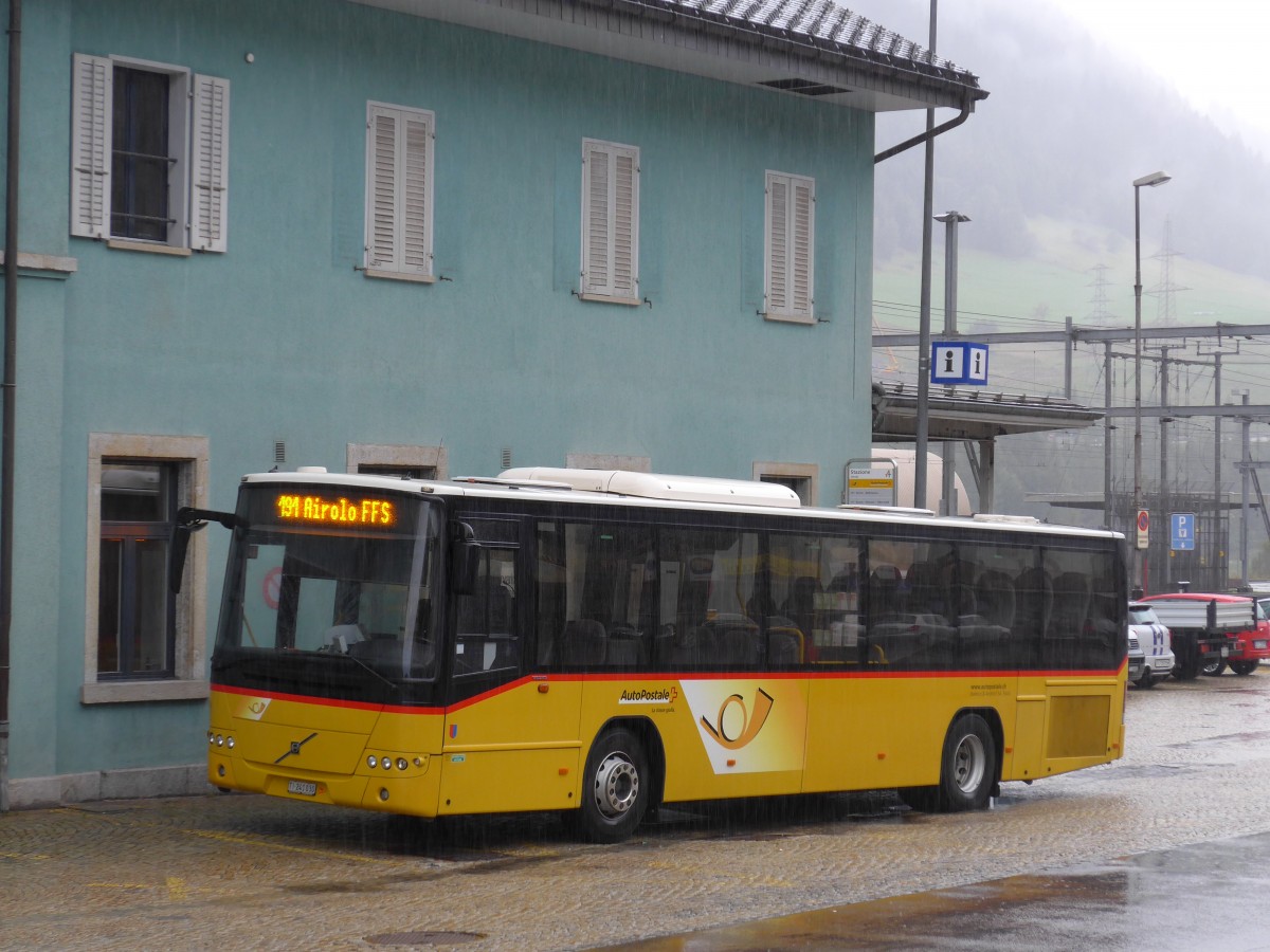(164'928) - Barenco, Faido - TI 241'030 - Volvo am 16. September 2015 beim Bahnhof Airolo