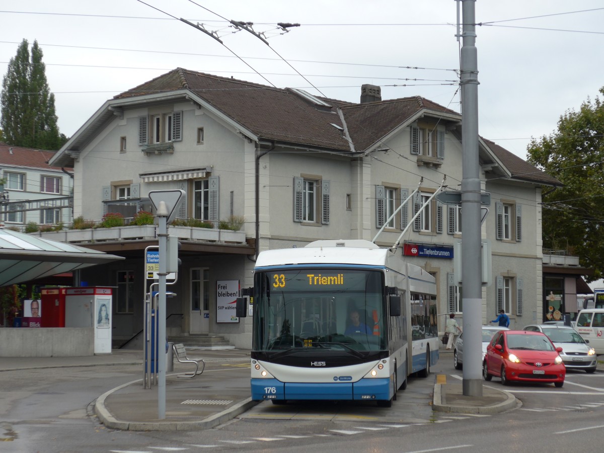(164'972) - VBZ Zrich - Nr. 176 - Hess/Hess Gelenktrolleybus am 17. September 2015 beim Bahnhof Zrich-Tiefenbrunnen