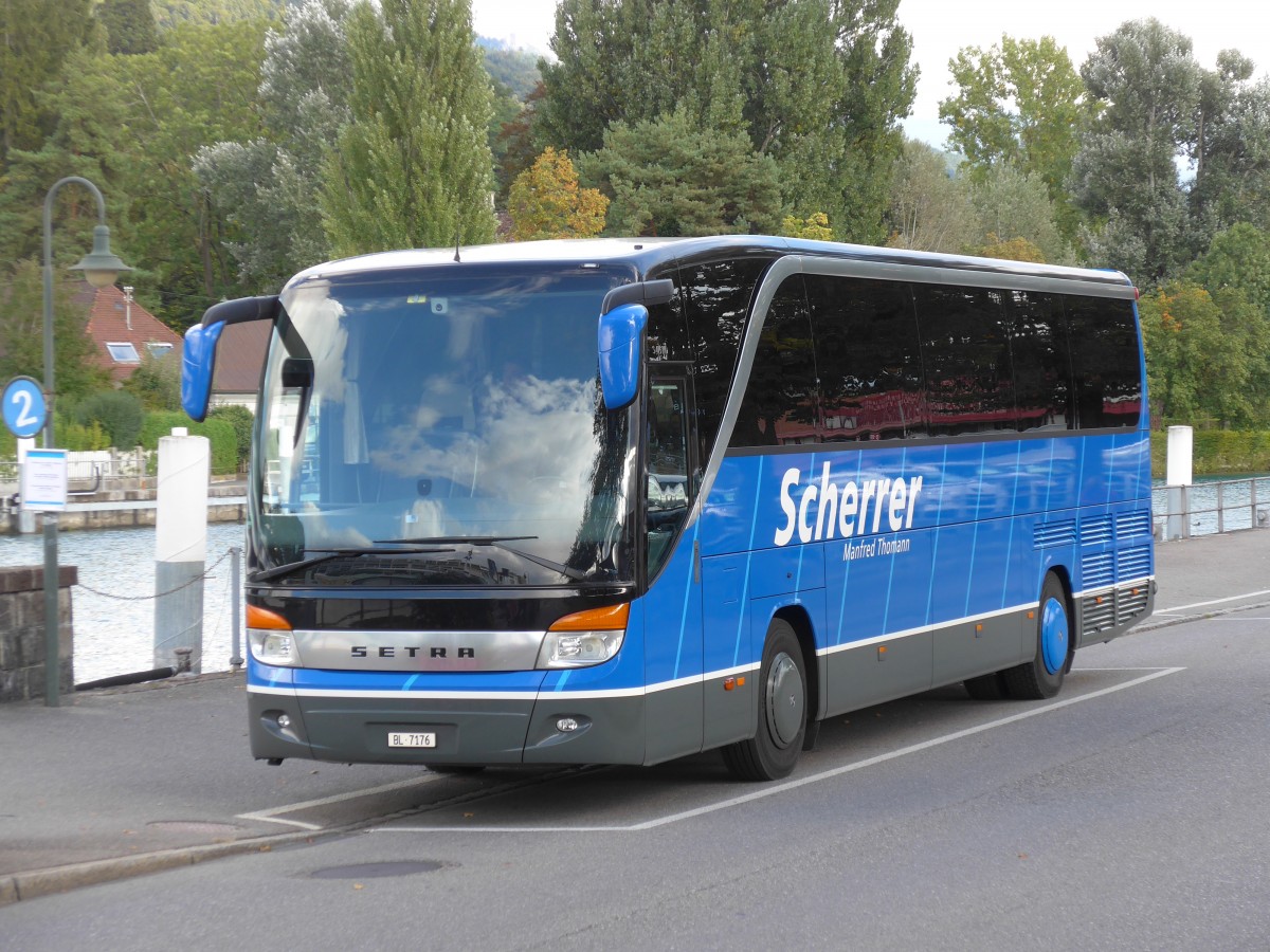 (165'454) - Scherrer, Duggingen - BL 7176 - Setra am 19. September 2015 bei der Schifflndte Thun