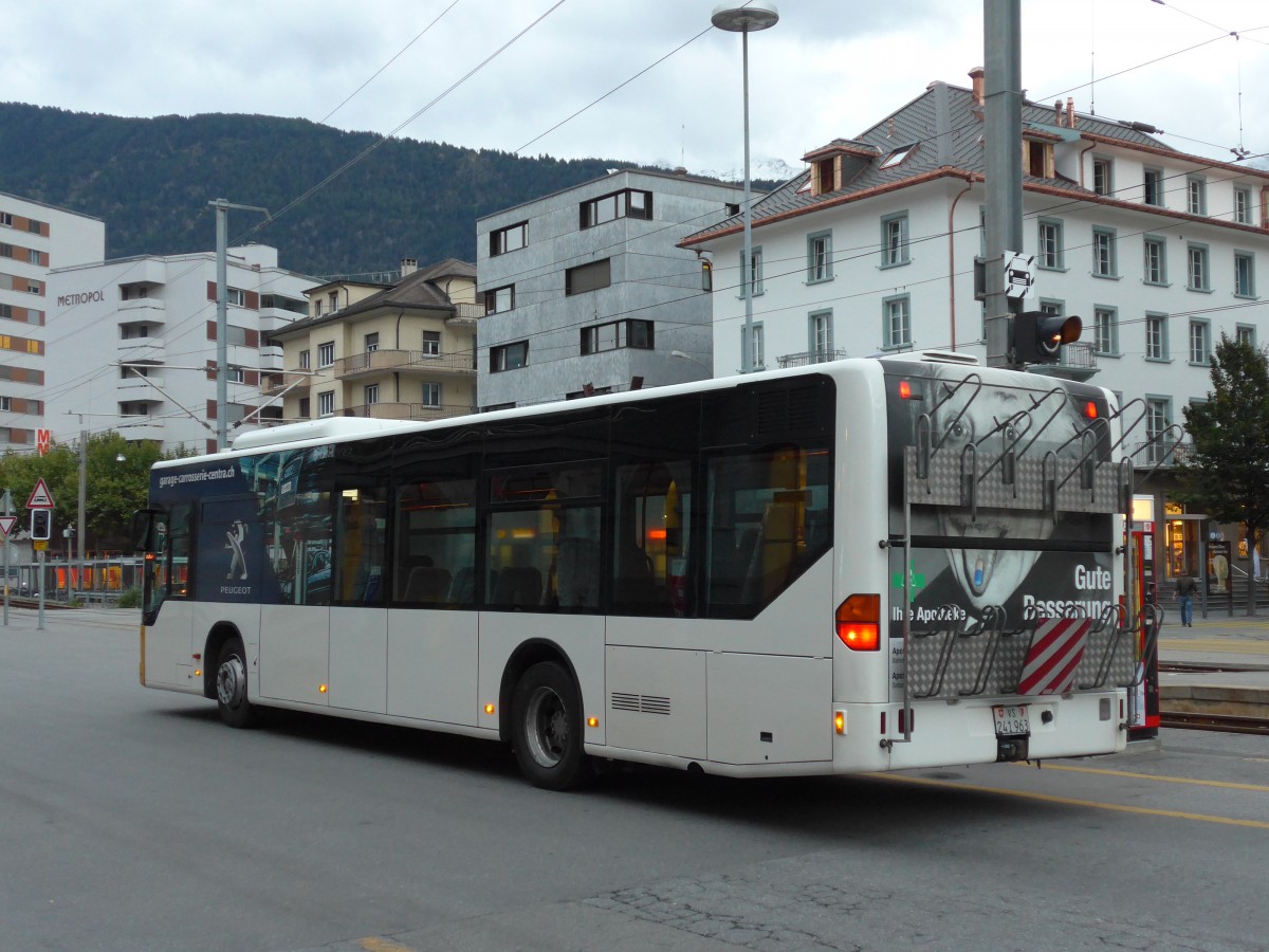 (165'519) - PostAuto Wallis - VS 241'963 - Mercedes am 23. September 2015 beim Bahnhof Brig