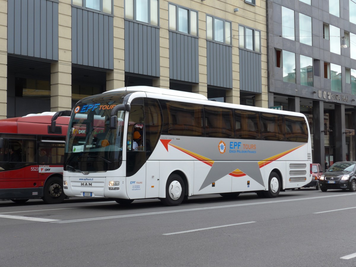 (165'528) - EPF Tours, Montefiascone - FA-928 CT - MAN am 23. September 2015 beim Bahnhof Bologna Centrale