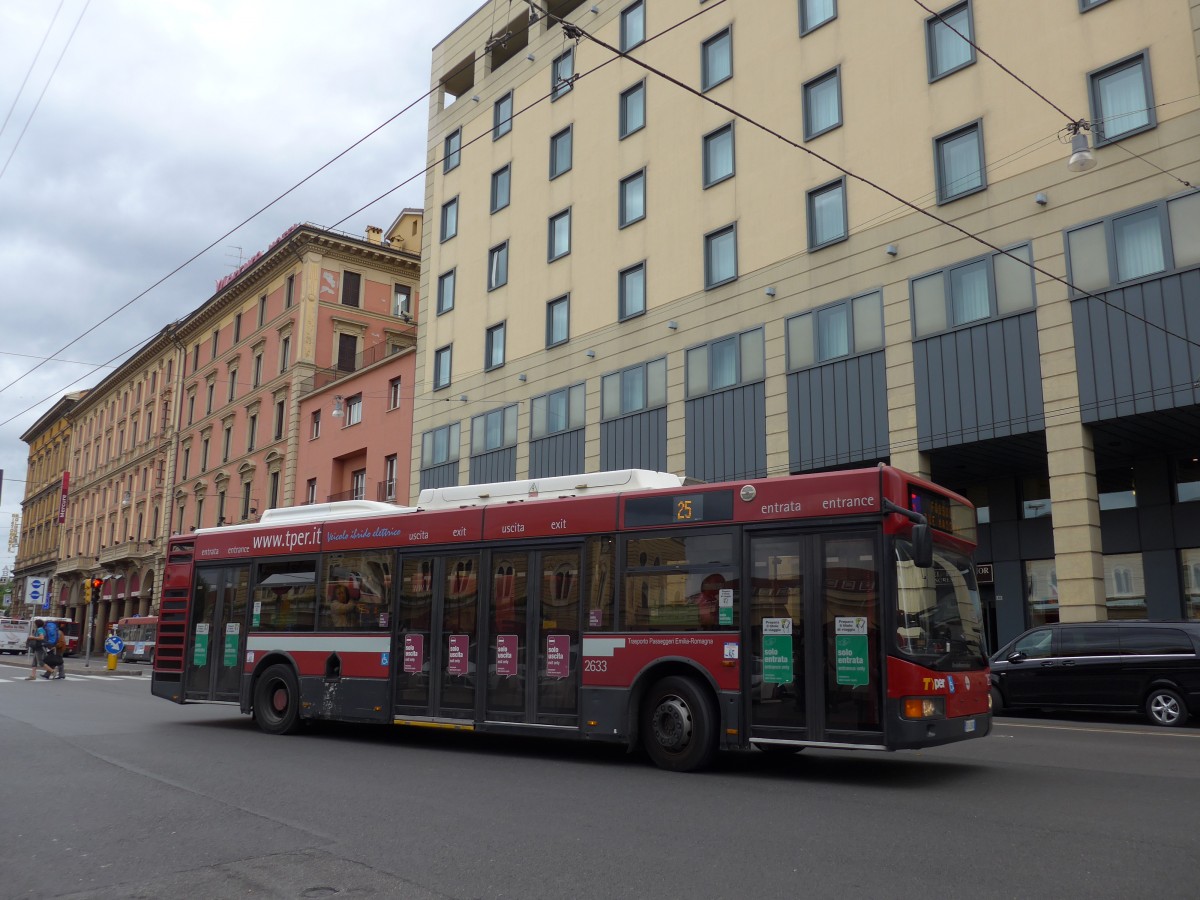 (165'539) - TPER Bologna - Nr. 2633 - BredaMenarinibus am 23. September 2015 beim Bahnhof Bologna Centrale