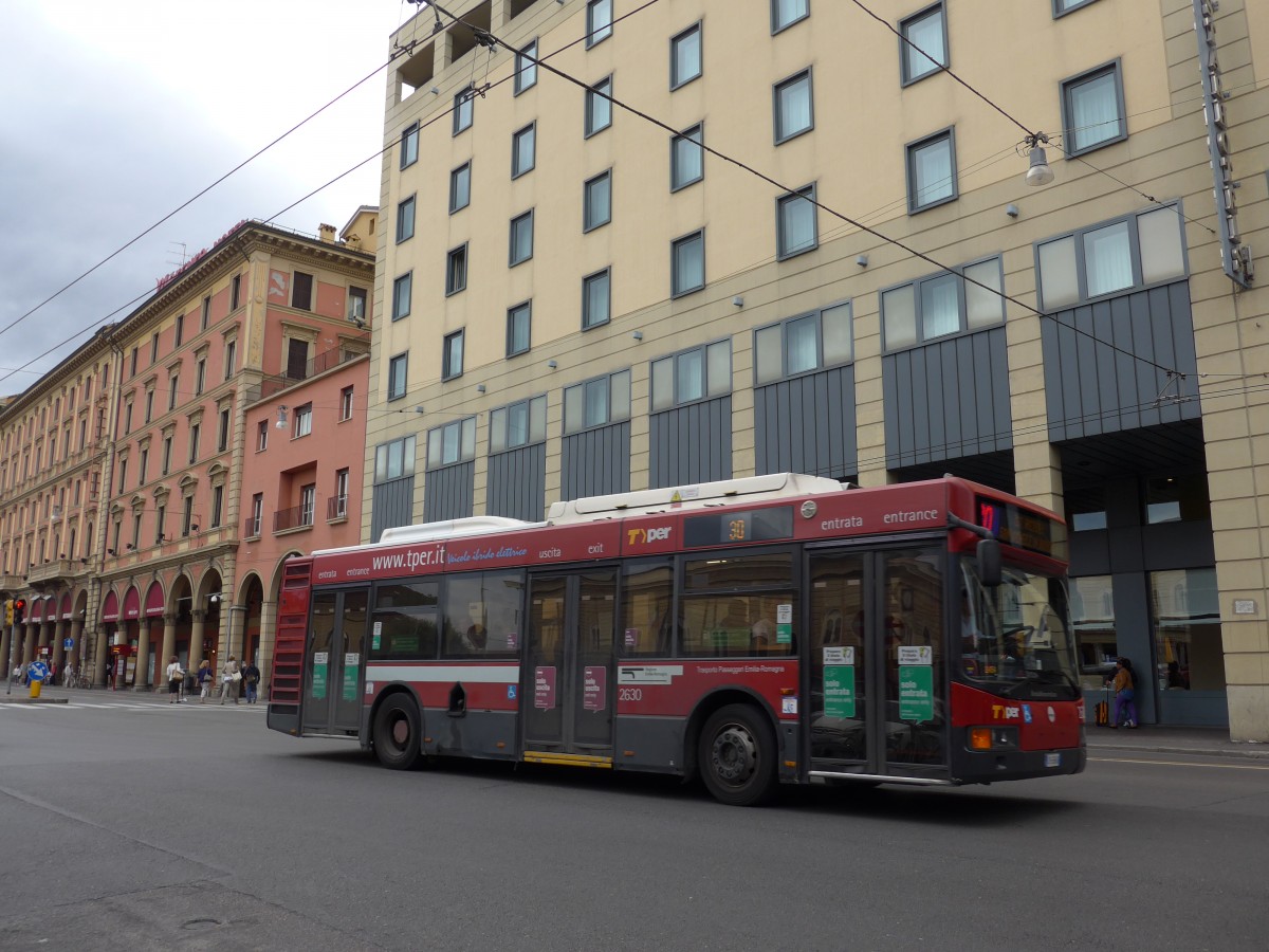 (165'547) - TPER Bologna - Nr. 2630 - BredaMenarinibus am 23. September 2015 beim Bahnhof Bologna Centrale