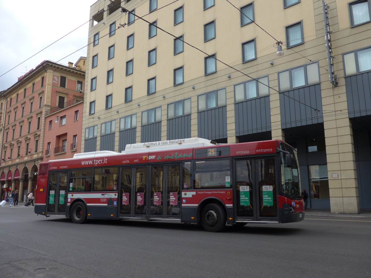 (165'548) - TPER Bologna - Nr. 5591 - BredaMenarinibus am 23. September 2015 beim Bahnhof Bologna Centrale