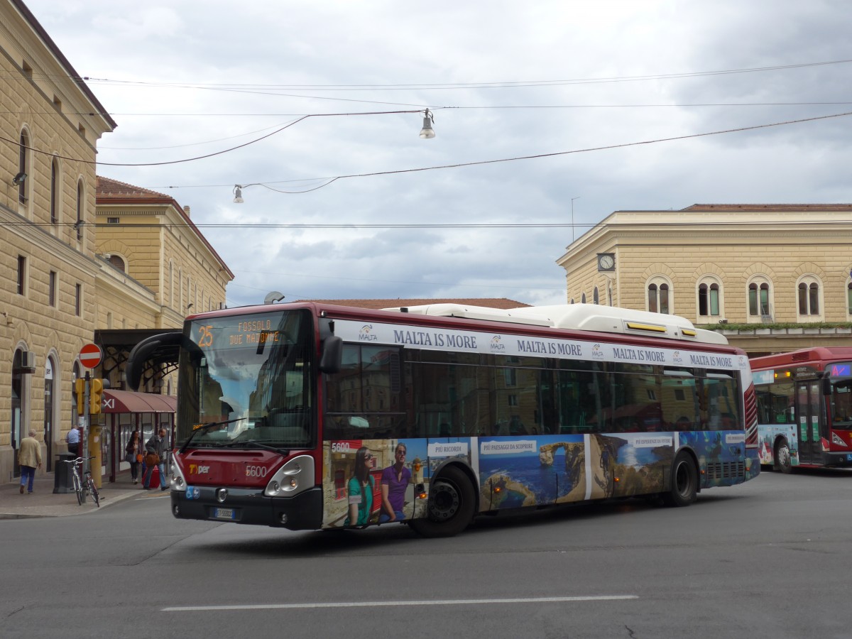 (165'565) - TPER Bologna - Nr. 5600/ET-553 GC - Irisbus am 23. September 2015 beim Bahnhof Bologna Centrale
